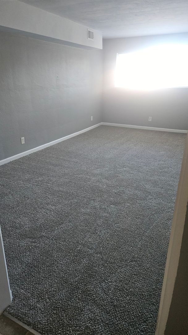 Building Photo - Prime location 2 bedroom Apartment...HUGE ...