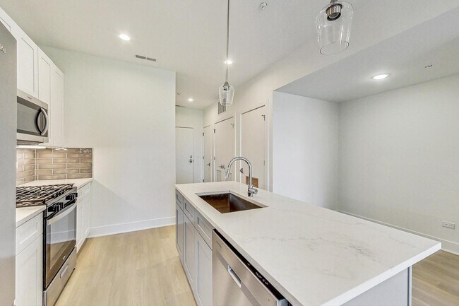Foto del edificio - 3355 N Southport Ave