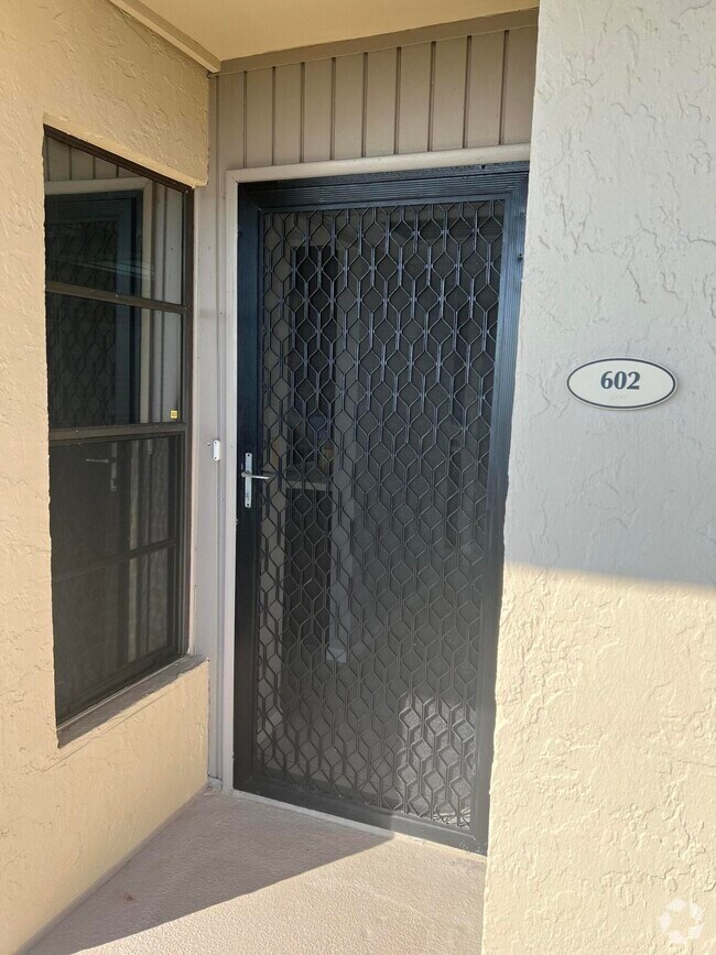 Boca Bayou Condominiums Apartments for Rent with Extra Storage Boca