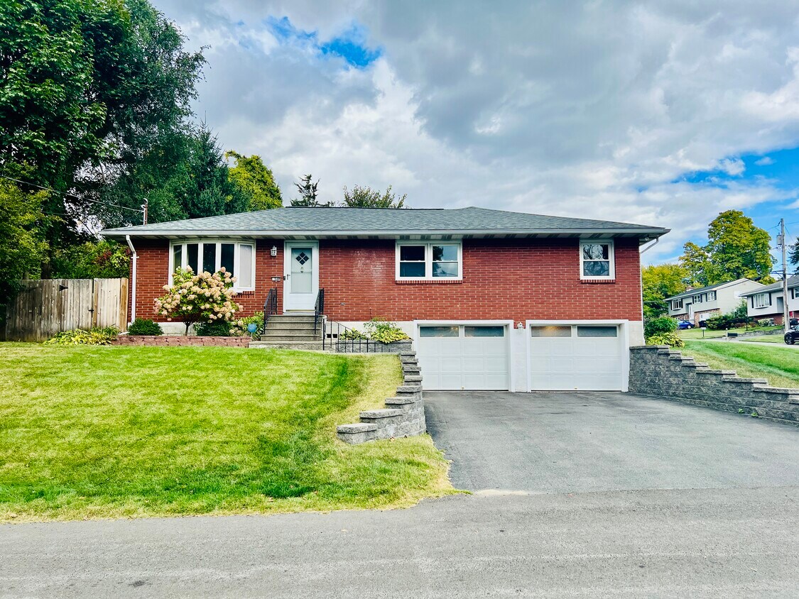 Primary Photo - 34B Quarry Dr
