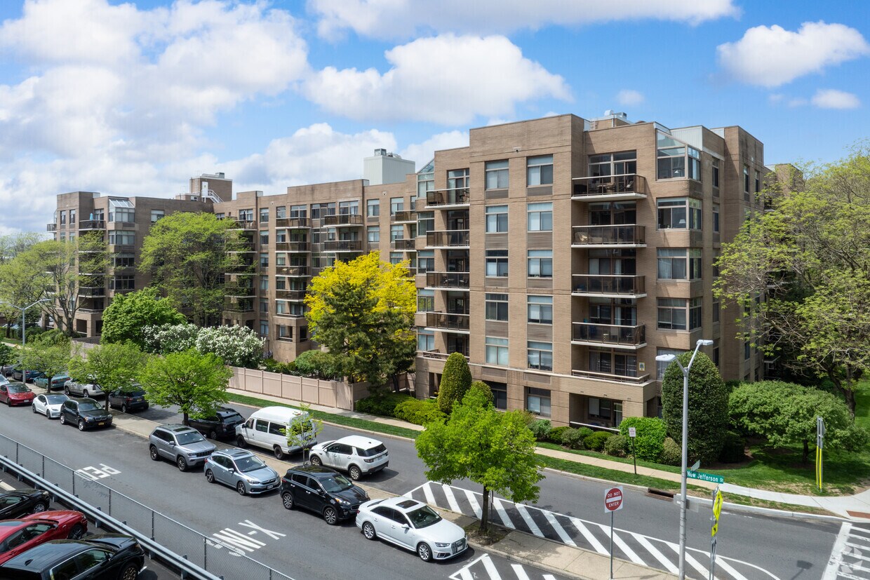 Foto principal - The Carlton House at Larchmont