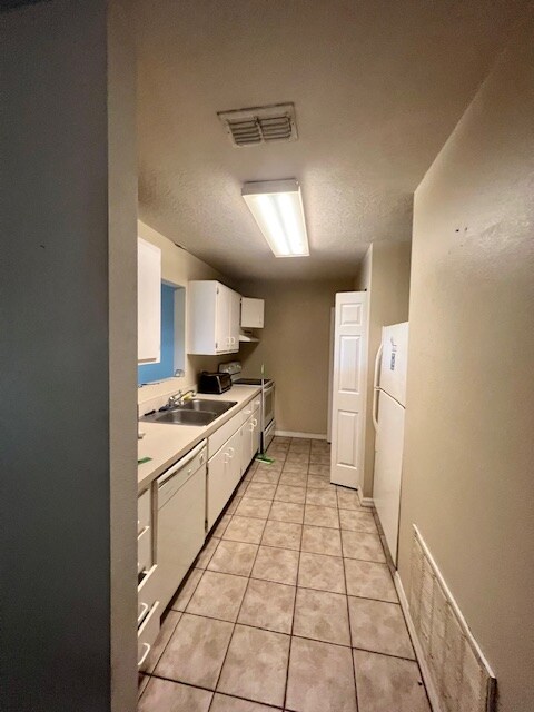 Building Photo - 1222 N Lion Cub Point