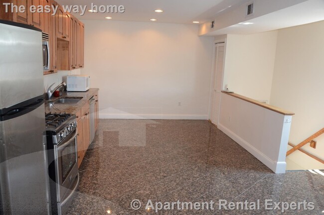 Foto del edificio - Medford Square: 5 bedrooms, 2 baths