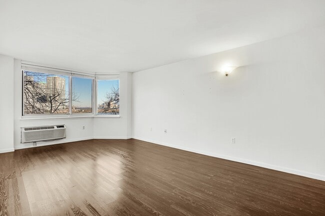 Building Photo - 20 2nd St