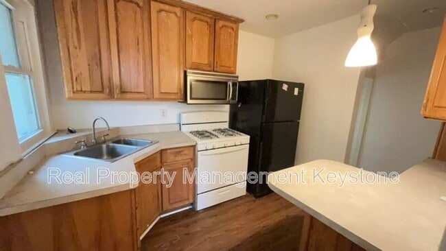 Photo - 1026 Mirror St House