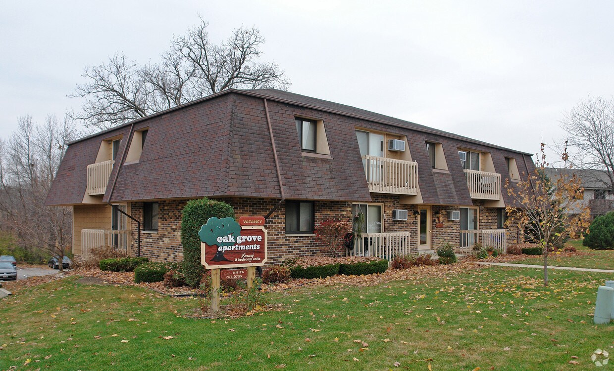 657 Foxtree Cir, Burlington, WI 53105 Apartments in Burlington, WI