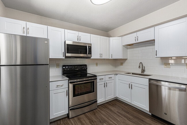 Building Photo - 2151 18th Avenue Ct