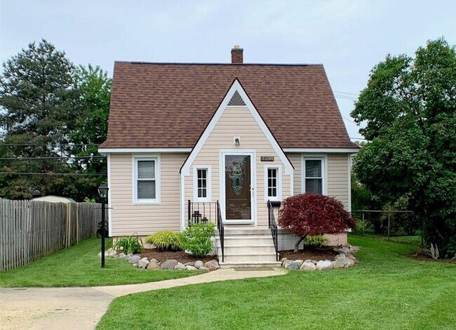 Building Photo - 3235 Prairie Ave