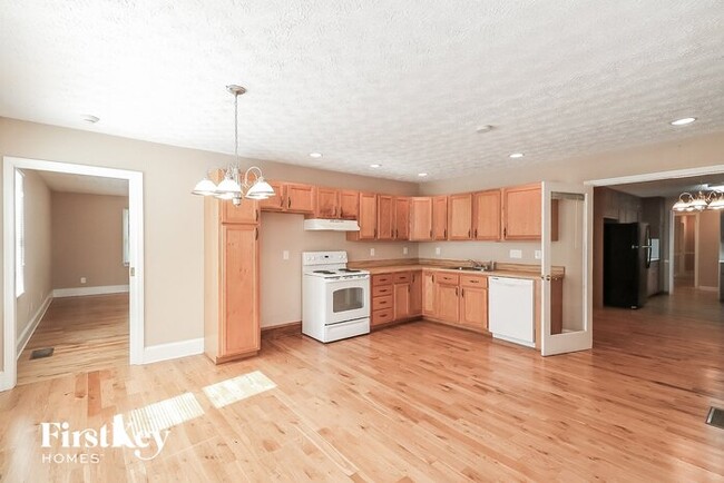 Building Photo - 2835 Twin Springs Dr