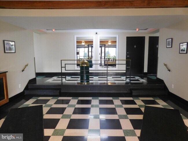 Foto del edificio - 1801 Clydesdale Pl NW