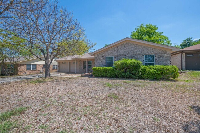 Foto del edificio - 303 Manning Dr