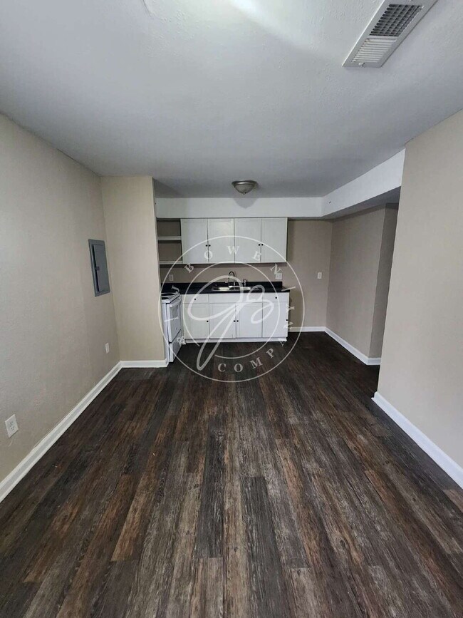 Building Photo - Already section 8 approved and ready for move in!