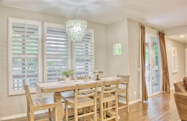 Building Photo - 2 Evergreen Rd