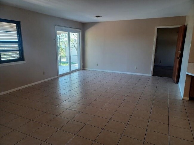 Foto del edificio - 118 Village Dr