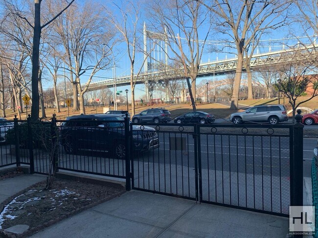 Foto del edificio - 1.5 BEDROOM ON ASTORIA PARK SOUTH