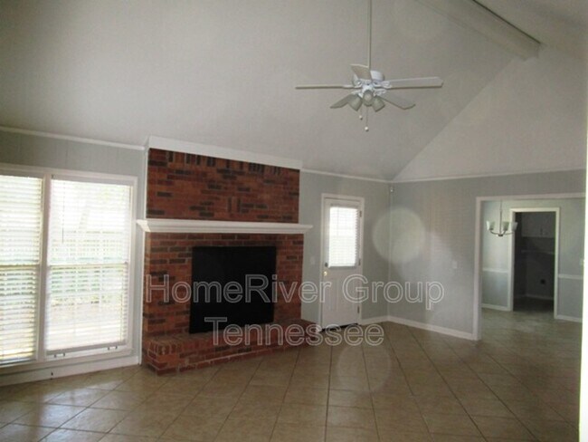 Building Photo - 6695 Amersham Dr