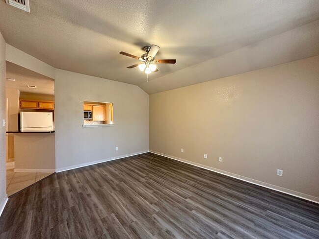 Foto del edificio - 3008 Dannen Ct