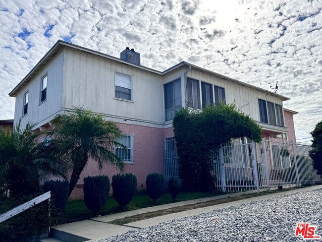 Foto del edificio - 8211 Crenshaw Dr