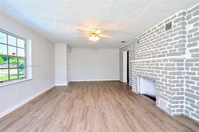 Building Photo - 6130 SW 32nd St