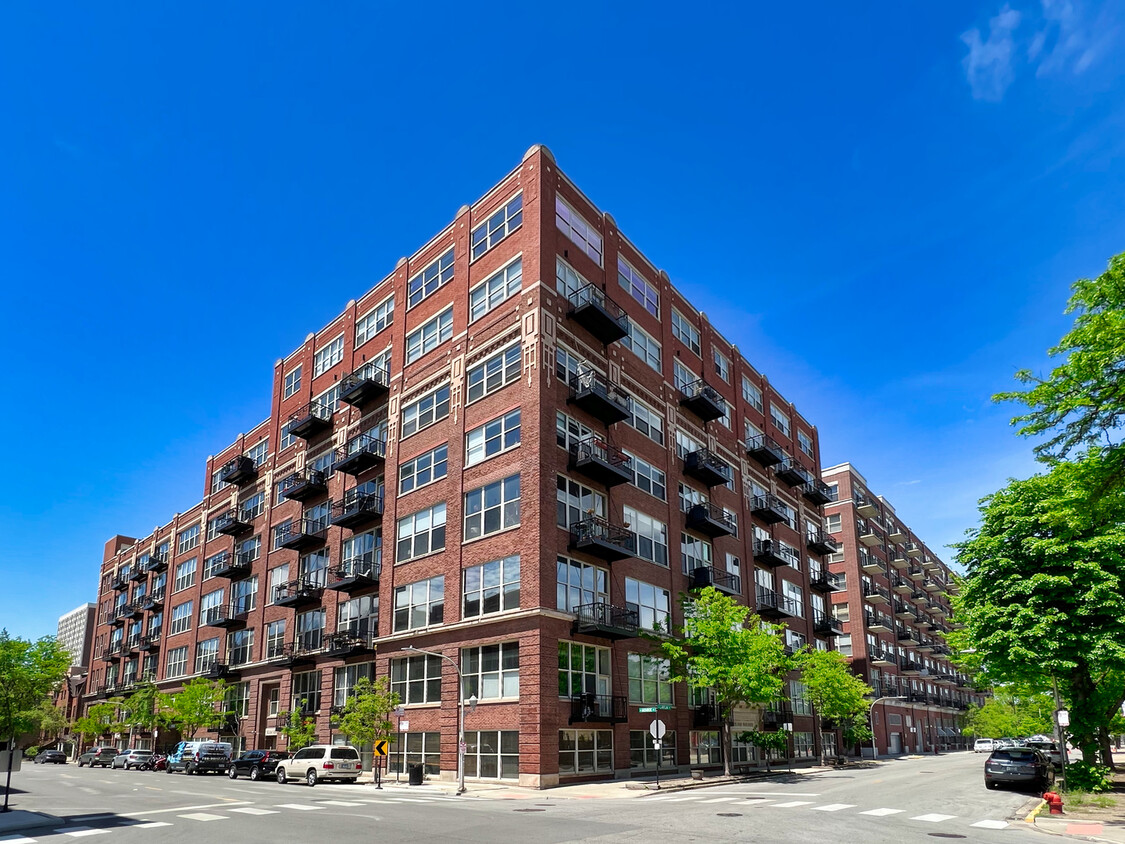 Primary Photo - 1500 W Monroe St