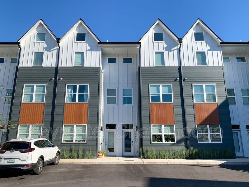 Primary Photo - 1417 Stockyard Pl