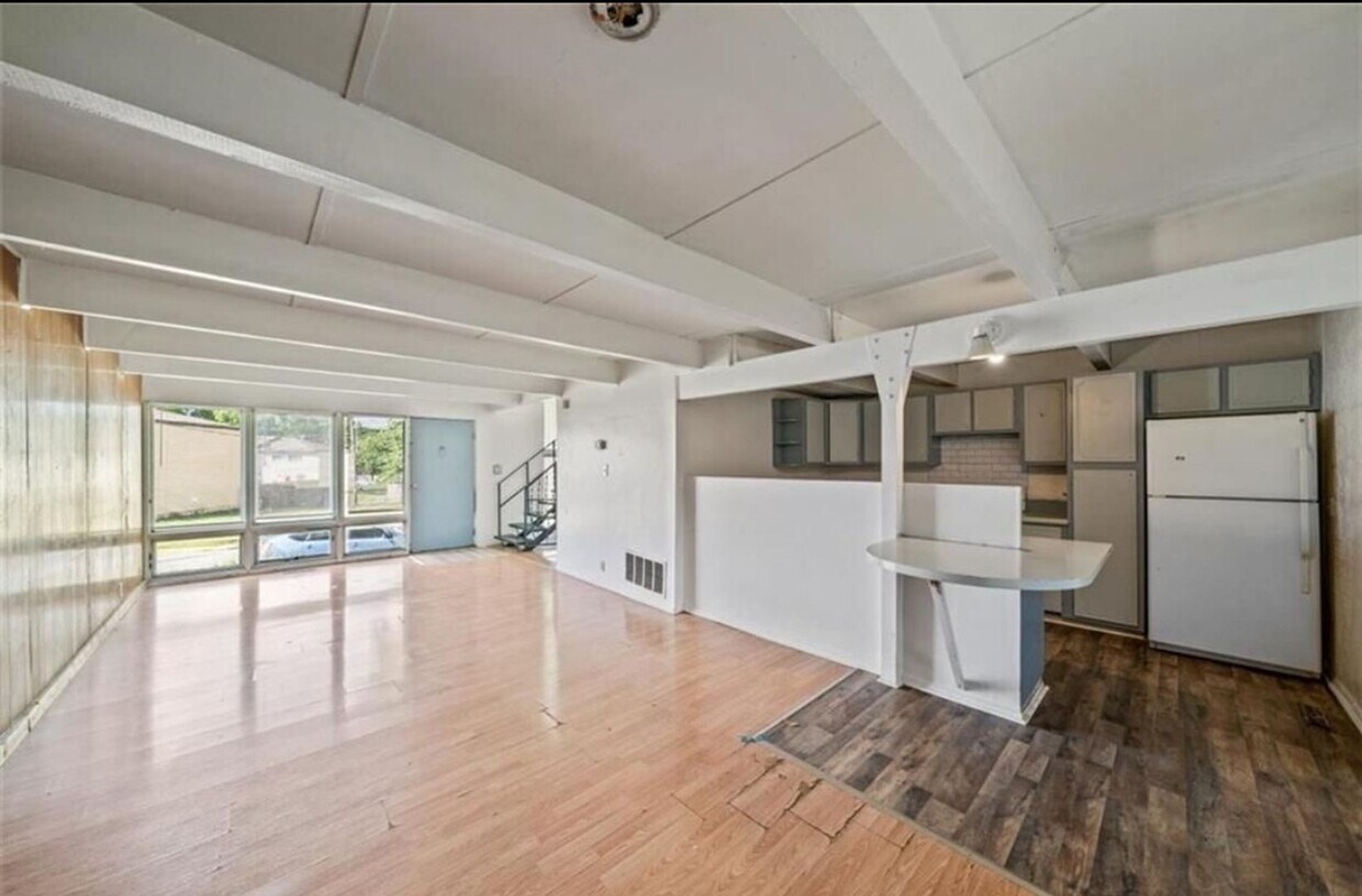 Foto del edificio - 3 Bed 1.5 Bath Townhome for rent