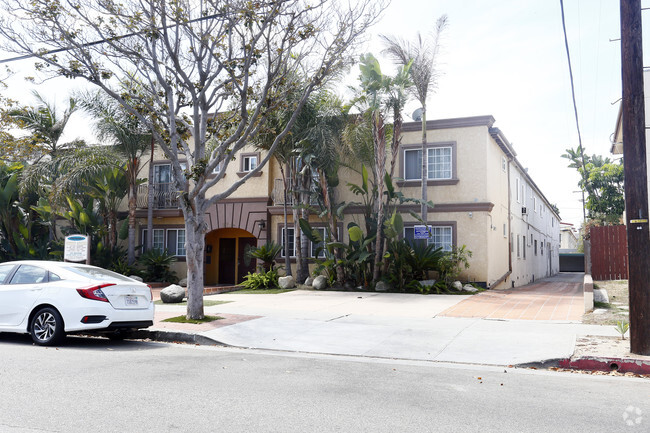 Foto del edificio - 3729 Clarington Ave