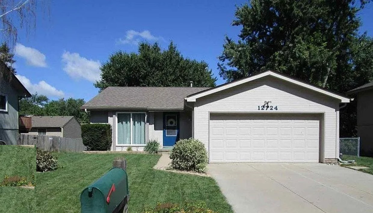 Photo - 12724 Grant Cir - 3 Bed/2.5 Bath in Willow Wood | Vaulted Ceilings, Attached 2-Car Garage, Finished