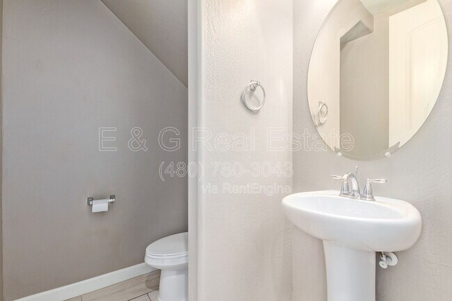 Foto del edificio - 3059 N 33rd Pl