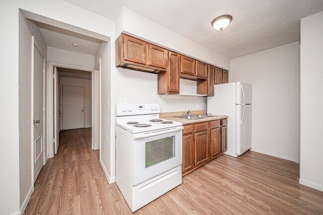 Foto del edificio - Please View 3D Virtual Walk-Through Before Scheduling a Showing