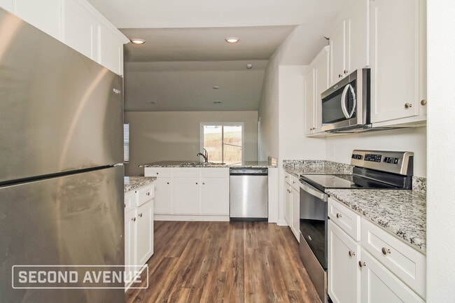 Building Photo - 411 Misty Knl Dr