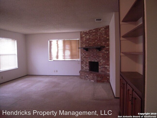 Foto del edificio - 8028-8030 Echo Wind St