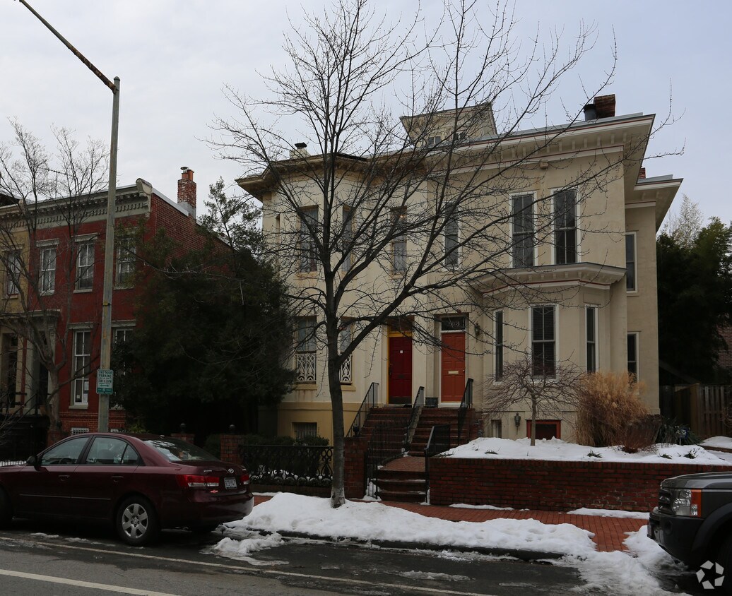 Building Photo - 105 6th St NE