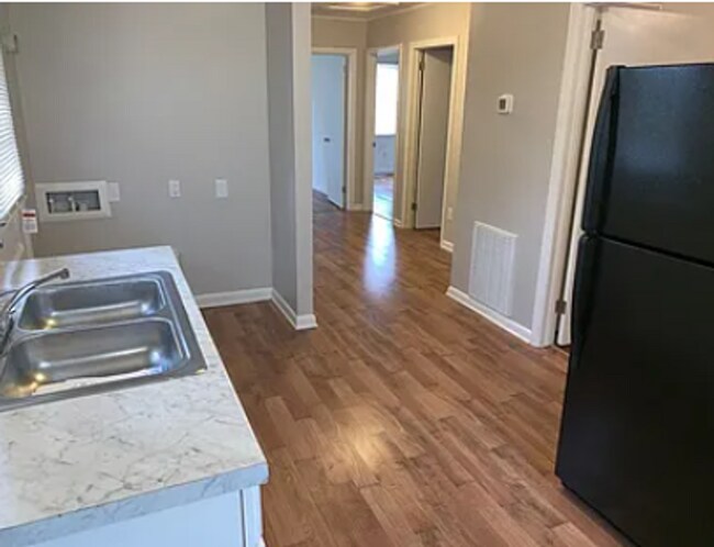 Foto del edificio - Charming 3BR Home with Covered Front Porch