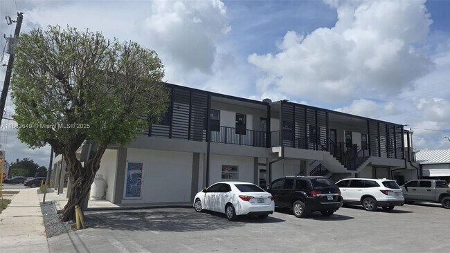 Foto del edificio - PRIVATE TWO BEDROOM – BOUTIQUE 8-UNIT COMM...