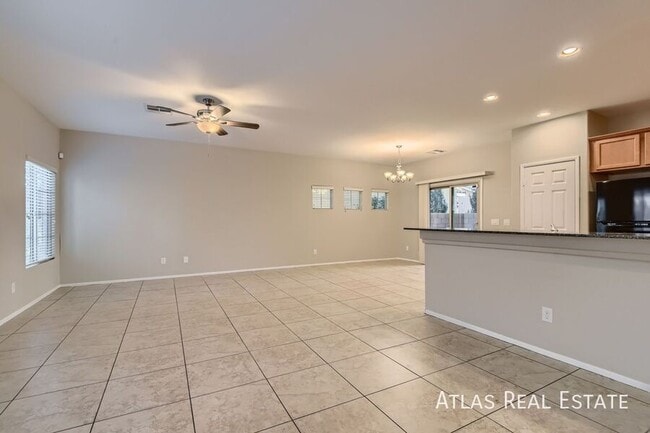 Foto del edificio - 9489 Alma Ridge Ave