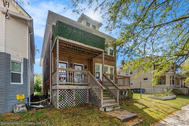 Building Photo - 552 Holbrook Ave