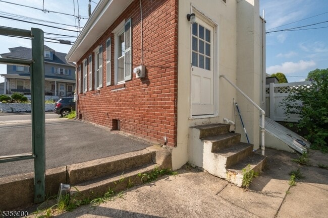 Foto del edificio - 214 Woodcliff Ave