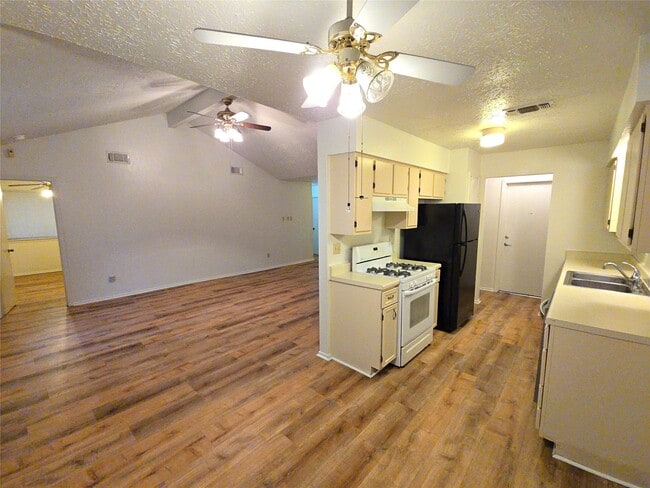 Building Photo - 10906 Maple Rock Dr