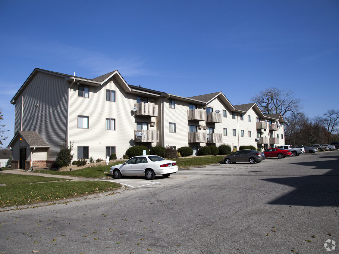 Maple Leaf Apartments Des Moines Iowa