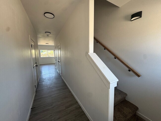 Building Photo - Modern 3 bedroom townhouse