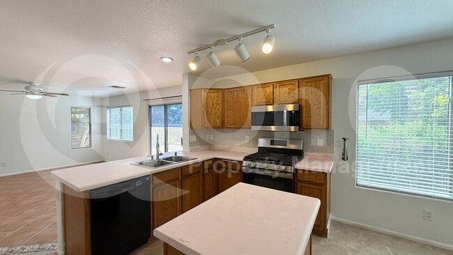 Foto del edificio - 12609 W Colter St