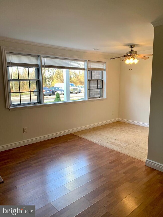 810 N Forklanding Rd Unit 213, Maple Shade, NJ 08052 Room for Rent in