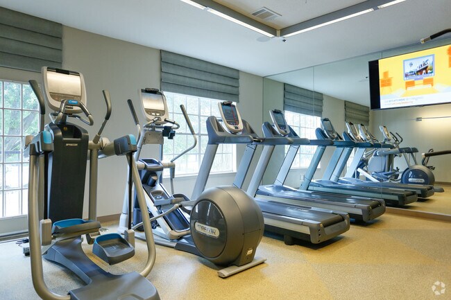 Gimnasio - Deerwood Apartments