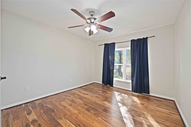 Foto del edificio - 9809 Condor Dr