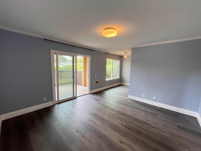 Building Photo - 8581 Villa La Jolla Dr