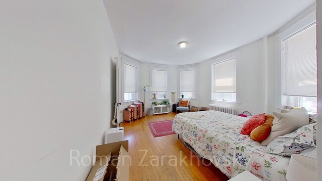 Building Photo - 42 Strathmore Rd