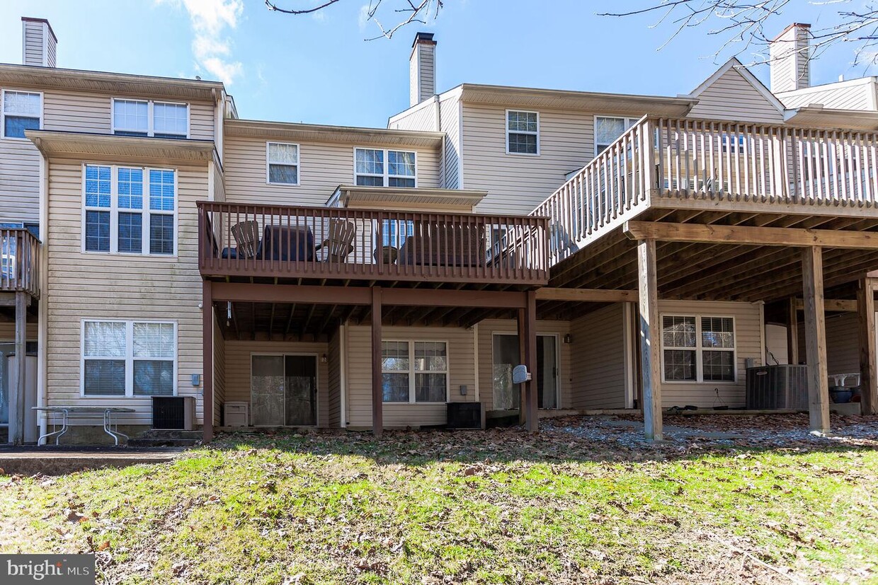 Primary Photo - 227 Cayman Ct