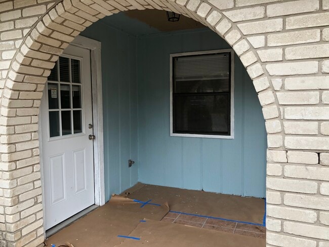 Covered porch with light and power - 1000 Ranchero Road
