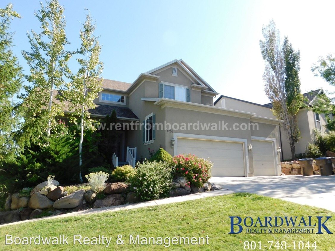 Primary Photo - 1251 E Hickenlooper Way